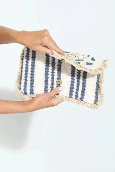 Antik Kraft Coastal Shell Clutch